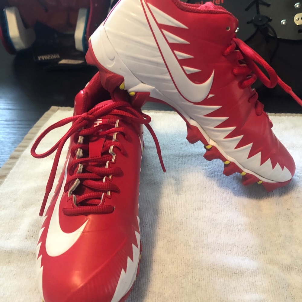 Brand new youth 5.5 football cleats
